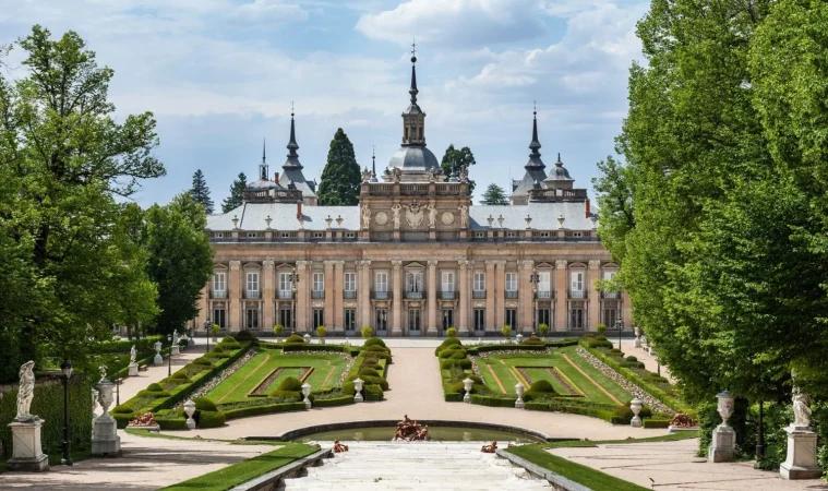 Estos son los destinos favoritos de los fans de 'La Promesa' para estas vacaciones, lugares mágicos donde se ha rodado la serie. 1 Merca2.es PALACIOS Y JARDINES DE LA PROMESA