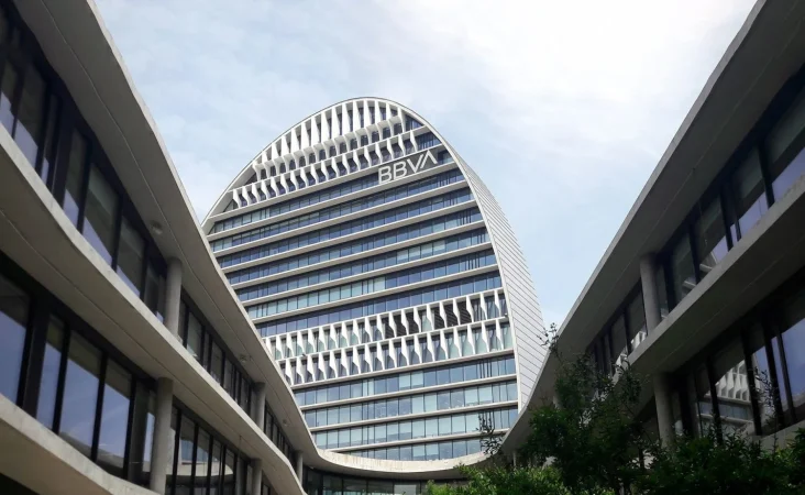 BBVA detalla su plan de negocio para conquistar a los accionistas de Sabadell 1 Merca2.es BBVA ciudad Vela entidad banco 1 Merca2.es