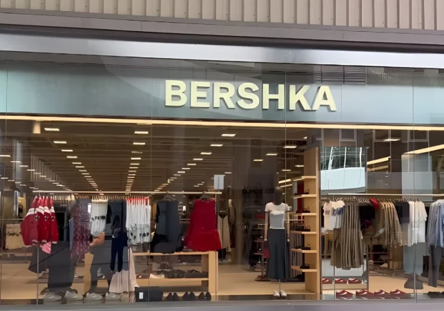 Bershka lo ha vuelto a hacer: vestidos 'halter' virales por menos de 30 €