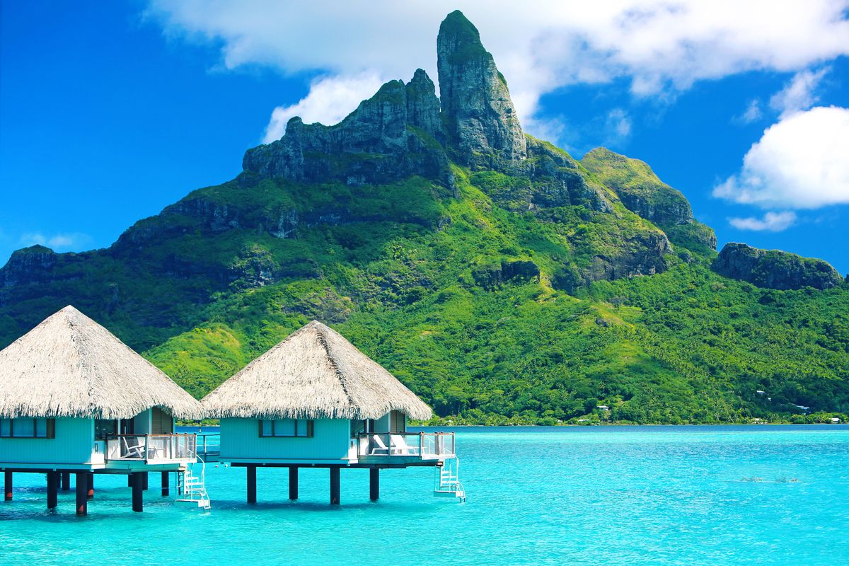 DEST FRENCH POLYNESIA LEEWARD ISLANDS VAITAPE MT OTEMANU GettyImages 585487404 Universal Within usage period 44103 Merca2.es