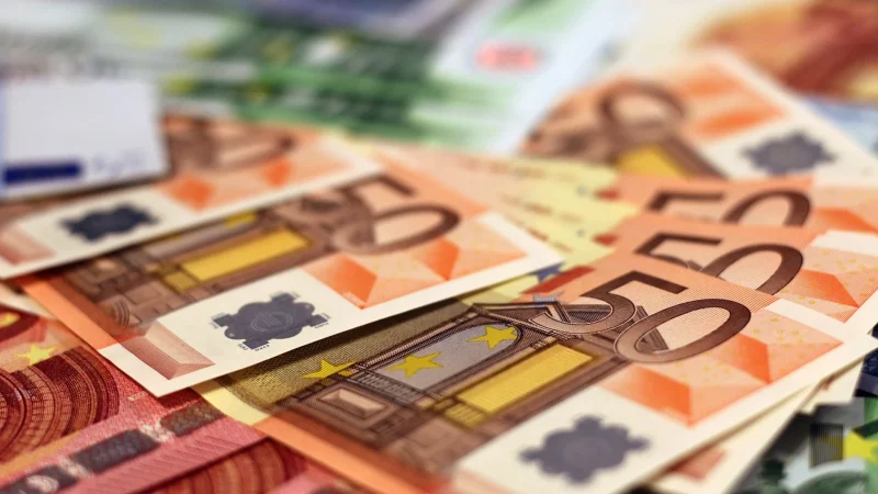 Dime tu sueldo y te diré a qué tipo de clase perteneces: baja, media o alta, según la OCDE 1 Merca2.es ¿Cuál es la OCDE y en qué clase social estás?
