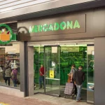Mercadona, Lidl y Aldi ganan cuota y rozan el 40% del mercado mientras Carrefour pierde fuerza