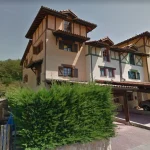 Este es el impresionante chalet, valorado en un millón de euros, en el que vive Santiago Abascal con su familia en Madrid