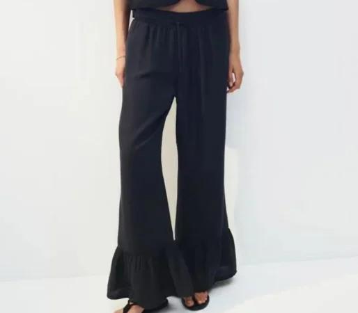 Pantalón con ribete de volante (19,99 euros)