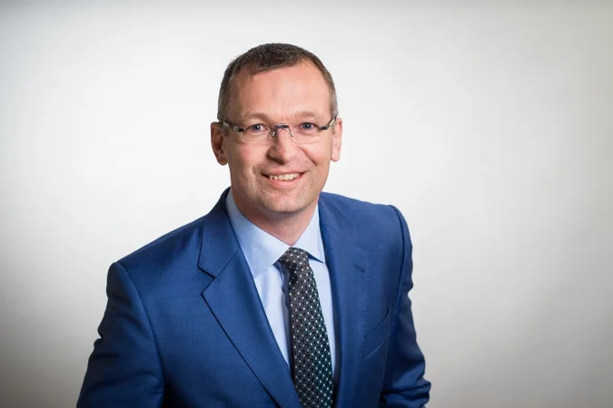 La UE acepta aranceles permanentes de EE.UU. para evitar el peor escenario posible 1 Merca2.es Martin Wolburg Merca2.es