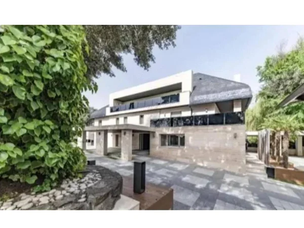 No te pierdas la alucinante mansión en La Moraleja de Vinicius Jr valorada en más de 6 millones de euros 73 Merca2.es ¿Qué tiene la casa dentro?