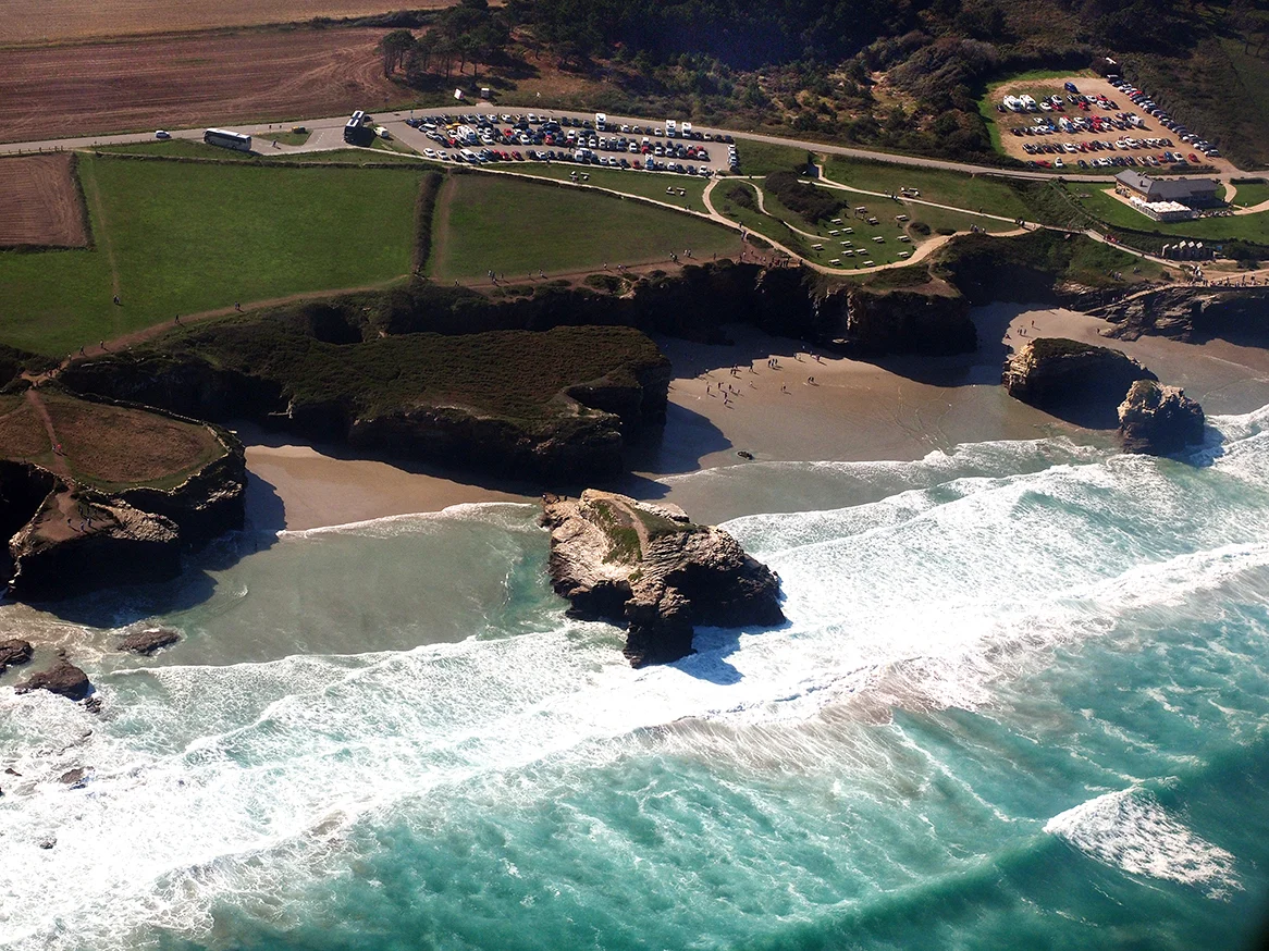 Solo disponible 3 horas al día: la playa gallega que parece sacada de Juego de Tronos