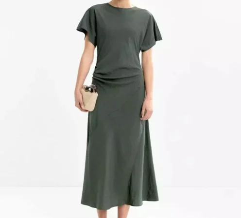 Vestido de punto con drapeados (25,99 €)