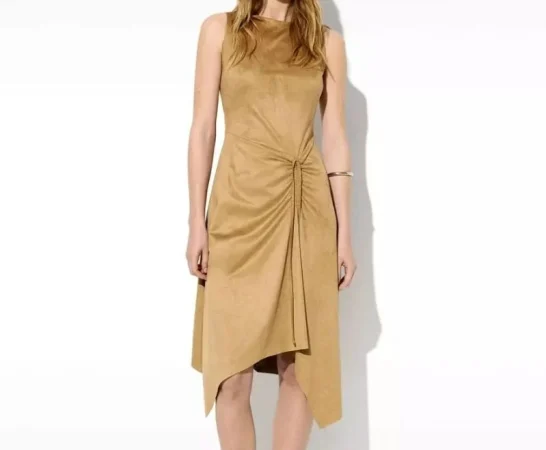 Vestido asimétrico con detalle fruncido (19,99 €)