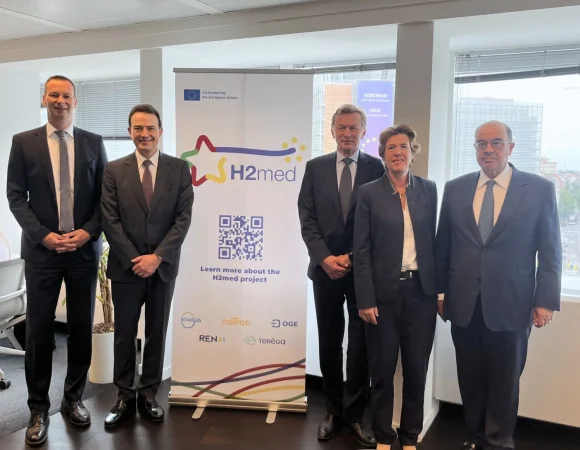 Enagás H2med CP SHA-De izquierda a derecha: Thomas Hüwener, Consejero Delegado de OGE; Arturo Gonzalo, Consejero Delegado de Enagás; Pierre Duvieusart, Consejero Delegado Adjunto de NaTran; Carolle Foissaud, Presidenta y Consejera Delegada de Teréga; y Rodrigo Costa, Presidente y Consejero Delegado de REN-Enagás: el Corredor de Hidrógeno H2med crea la sociedad conjunta BarMar
