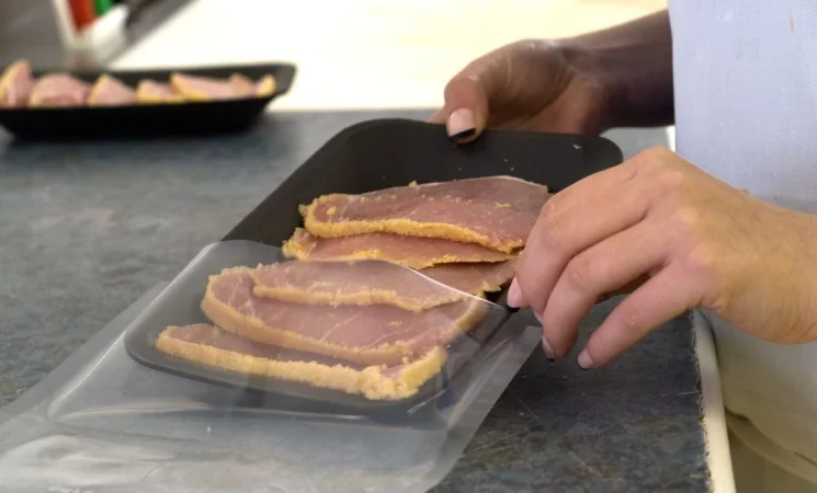 ¿Qué pasa con las bandejas de carne ya abiertas?