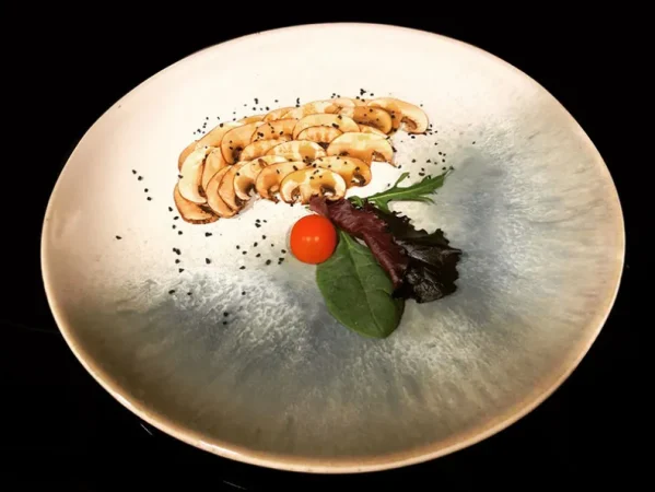 ¿Sabías que este común alimento te llena de energía y vigor para combatir el hastío estival? 16 Merca2.es 1 Tartaleta crujiente de champiñones