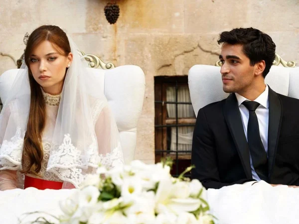 Taylan, el periodista que descubre los secretos de Ferit