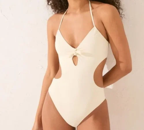 Trikini blanco: el modelo cut out que sigue en tendencia en bañadores
