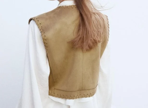 Zara te pone fácil y barato ir a la última con estos chalecos boho que le dan un toque cool a tu look 98 Merca2.es Zara, el aliado del verano 2025