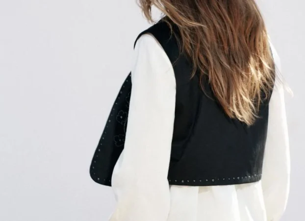 Zara te pone fácil y barato ir a la última con estos chalecos boho que le dan un toque cool a tu look 99 Merca2.es ¿Y si te llevas los tres?