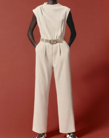 2. El mono blanco: minimalismo de Zara que sienta de maravilla