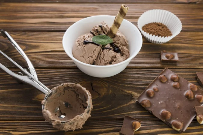 delicioso helado y barra de chocolate Merca2.es