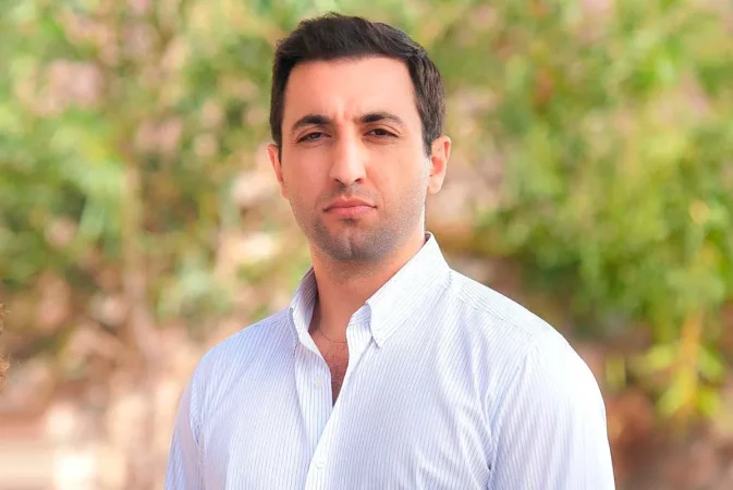 UN AMOR QUE DESAFÍA PREJUICIOS