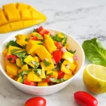 Aprende a hacer una sugerente y refrescante ensalada tropical perfecta para estos días de verano