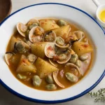 Aprende a hacer un guiso marinero con patatas de lo más veraniego, puro sabor a mar