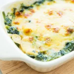 Crema de espinacas gratinadas al horno: confort verde con corazón dorado
