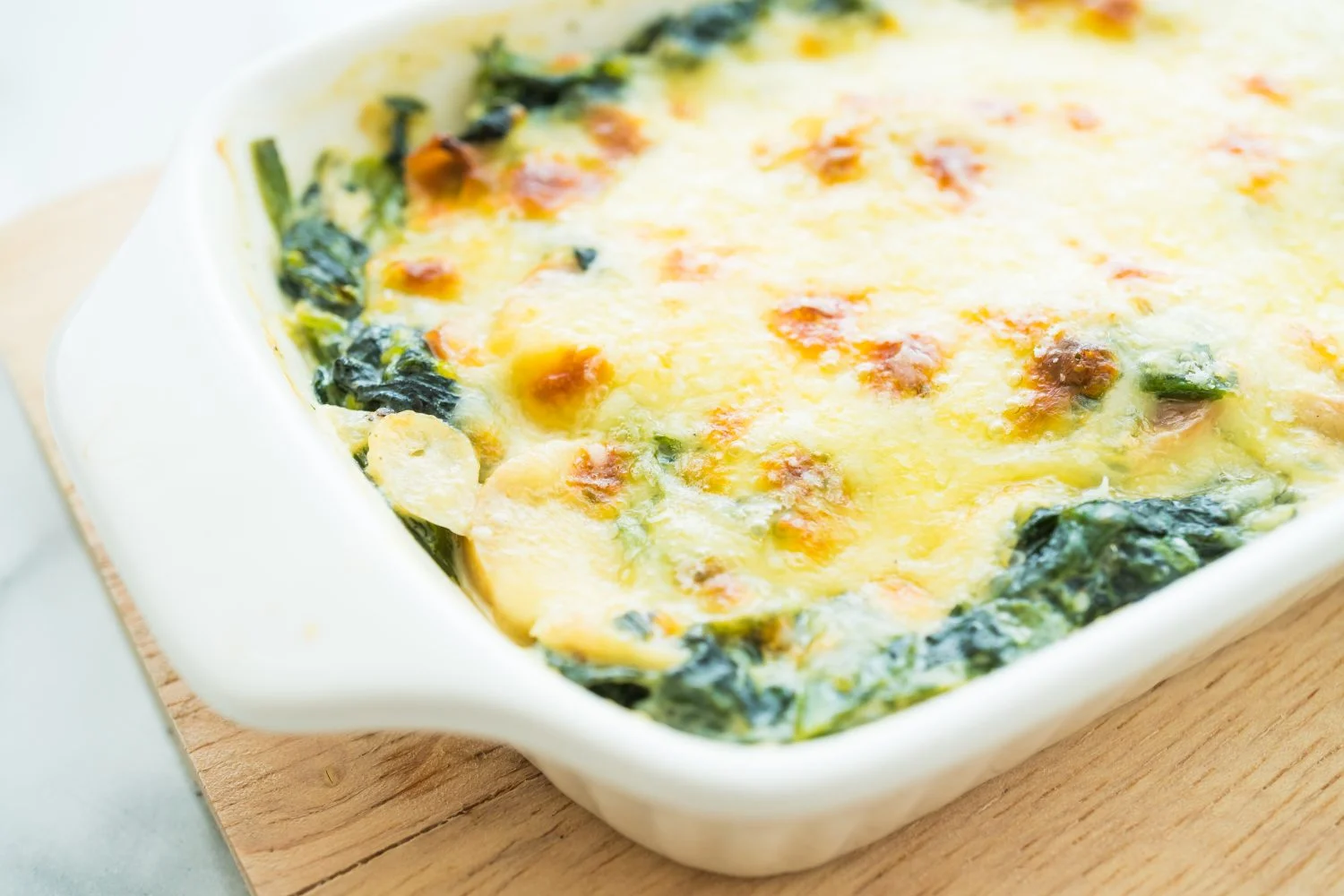Crema de espinacas gratinadas al horno: confort verde con corazón dorado