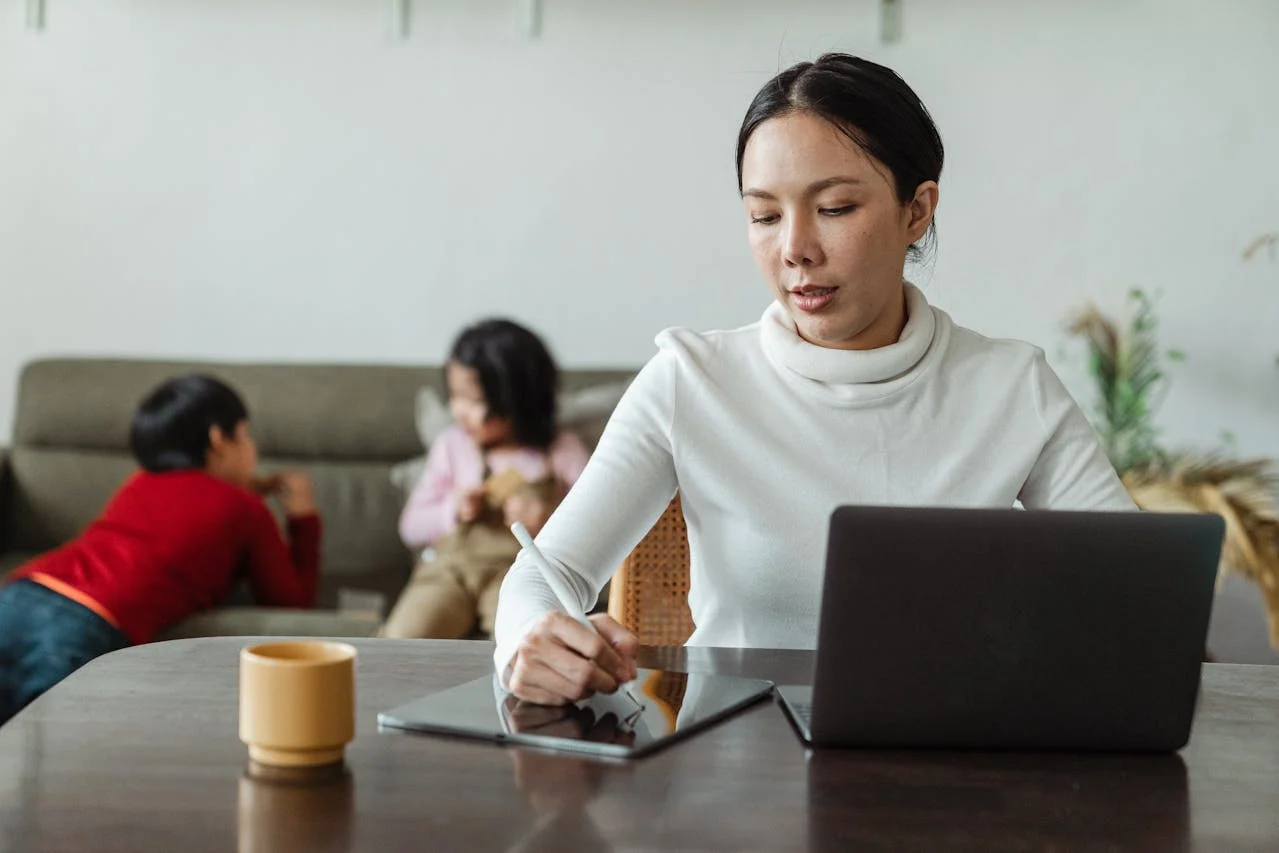 EL ESPEJISMO DIGITAL: LA PROMESA ROTA DE LOS COMPARADORES ONLINE