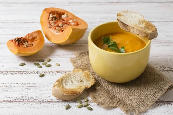 sopa de crema de calabaza sabrosa de alto angulo Merca2.es