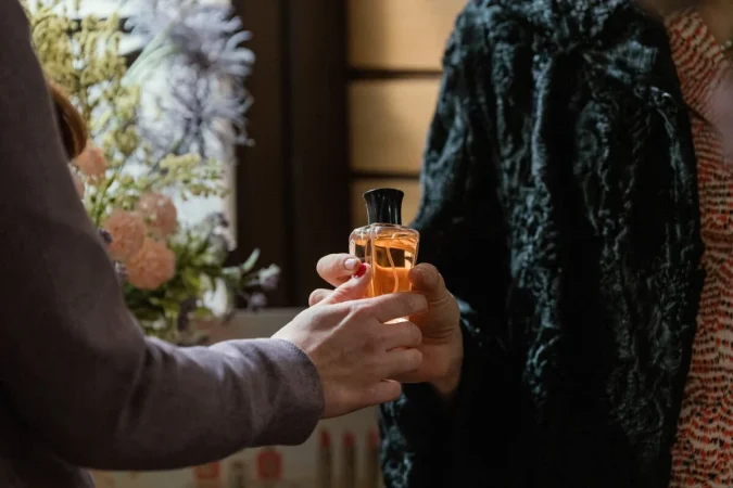 "Sueños de Libertad": La conexión entre Damián e Irene sigue creciendo ¿hasta dónde llegará? 44 Merca2.es UN TRIÁNGULO CARGADO DE TENSIÓN