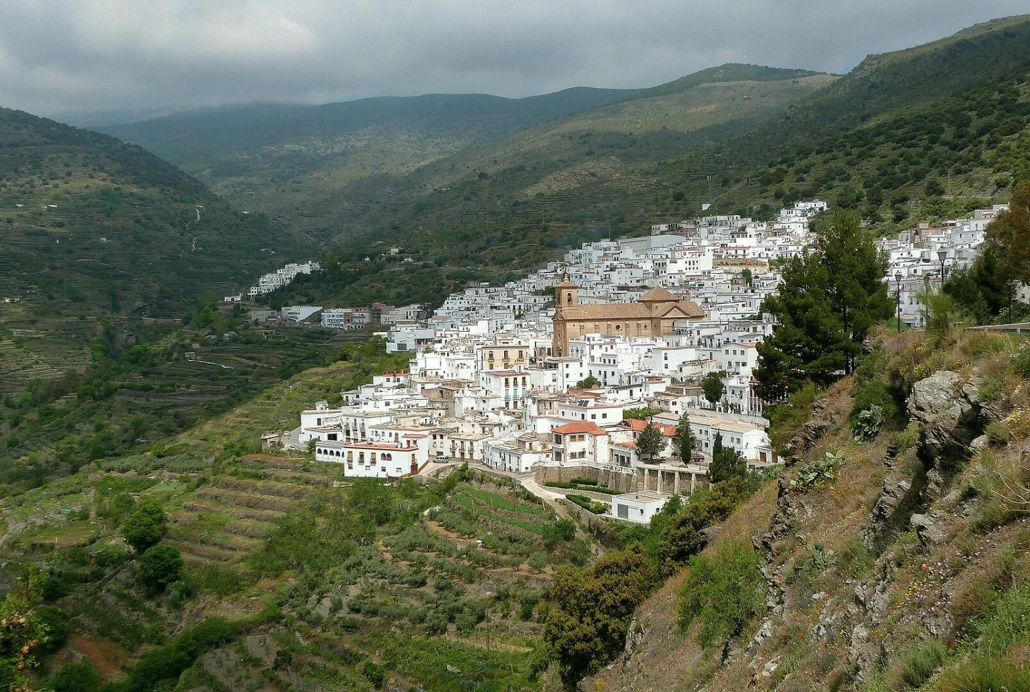 Un vecino orgulloso invita a su pueblo de La Alpujarra: 
