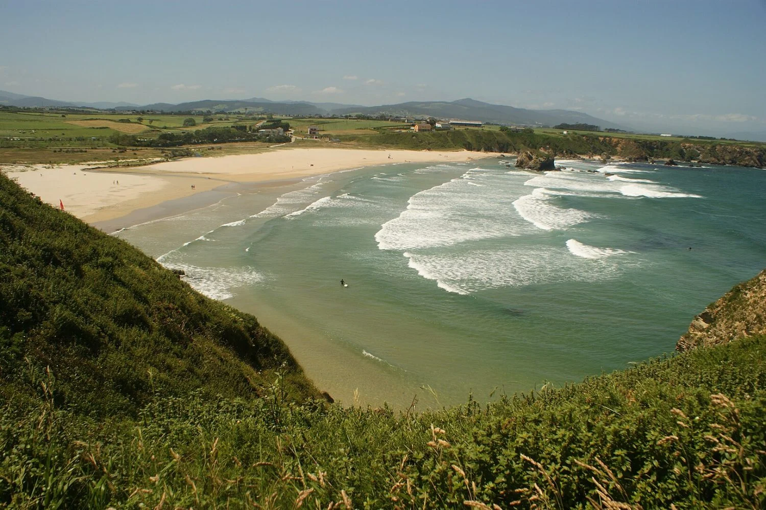 La playa de Asturias donde puedes encontrar oro de verdad en la arena