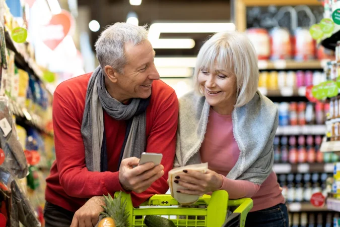 Para llegar a estas conclusiones, el estudio analiza una cesta de la compra específica que refleja el consumo real de una familia media española en diferentes supermercados.