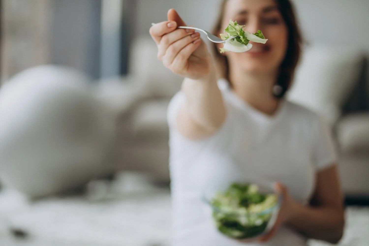 Luis Pedroz (31), nutricionista: "Añade esto a tus cenas y perderás 5 kilos en 2 meses sin darte cuenta" 1 Merca2.es Es el momento del día en que el cuerpo se prepara para el reposo, y lo que le das como combustible determinará cómo afronta las siguientes horas.