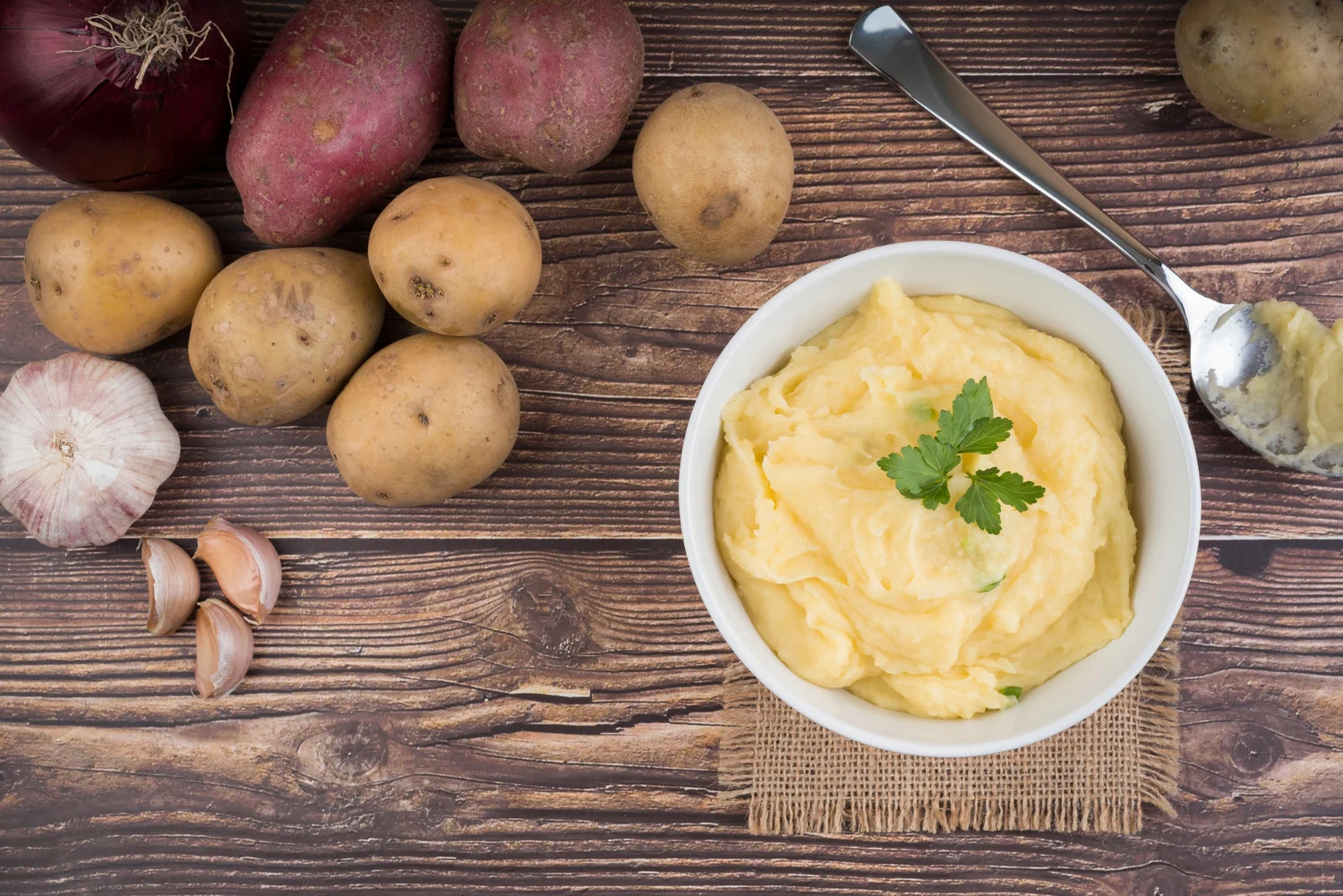 Adiós al puré de patatas de sobre: el truco de un chef vasco para una cremosidad Michelin con solo 2 ingredientes 1 Merca2.es Aquí desvelamos el primer pilar para un puré de patatas de categoría superior: la elección del tubérculo.