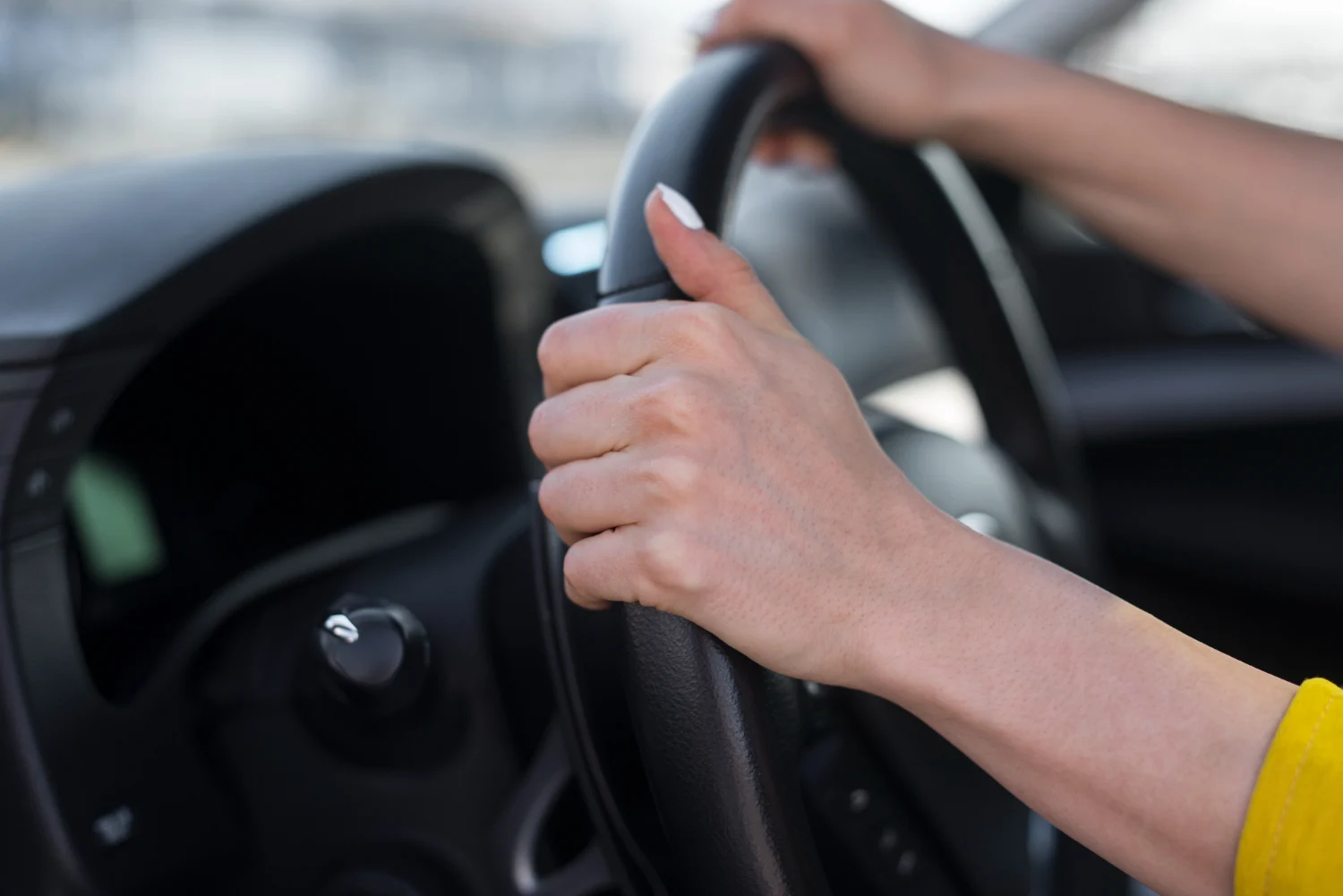Evita la multa de 200 euros y la pérdida de 4 puntos: el error común al volante que muchos conductores cometen, alertado por la DGT