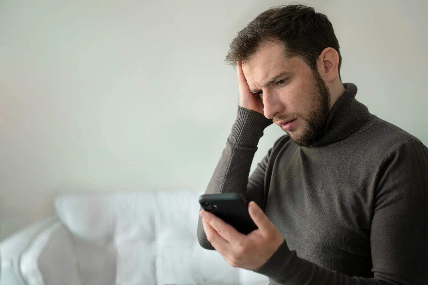 Si tu móvil muestra este comportamiento, no dudes en pedir ayuda: podrías estar siendo hackeado