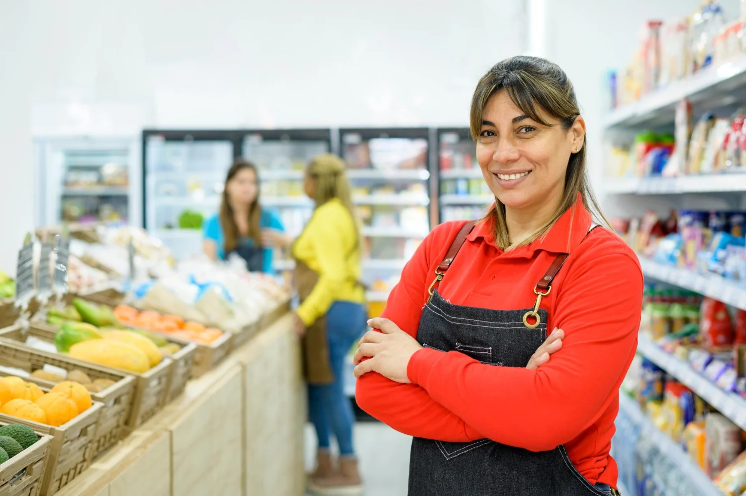 Maxi Cuevas (37), reponedor de Mercadona con 15 años de experiencia lo confiesa: "El verdadero chollo está aquí..." 1 Merca2.es La disposición de los productos no es casual; es una ciencia estudiada al milímetro para influir en tu bolsillo.
