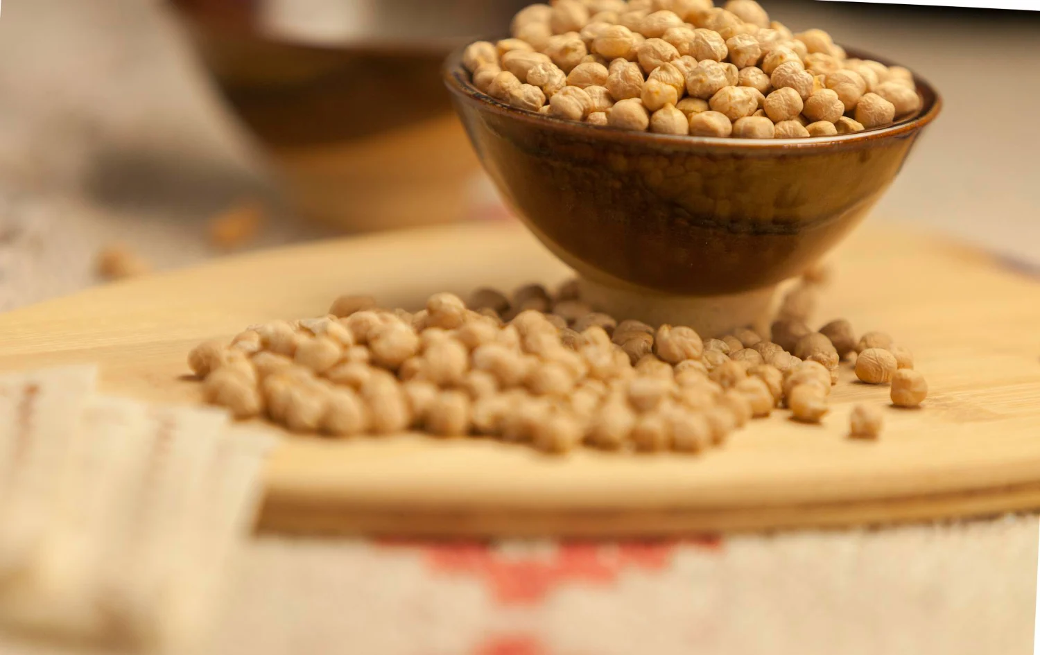 Chef Michelin zanja el debate: "Tirar el agua de los garbanzos es el mayor desperdicio que puedes hacer en la cocina" 1 Merca2.es El líquido de los garbanzos esconde una composición química fascinante que lo convierte en un ingrediente único.