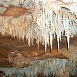 La gruta natural en León que parece una catedral subterránea y casi nadie conoce