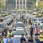 Uber recurre al taxi para sobrevivir a la nueva ley de Cataluña