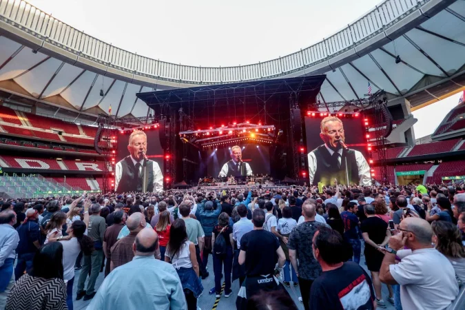 Berenberg ve con optimismo el futuro de Eventim, principal rival de Live Nation y Ticketmaster 1 Merca2.es El público del Metropolitano ve a Bruce Springsteen. Fuente: Agencias