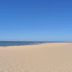El secreto de Huelva que se confunde con el Algarve: arena infinita y vacaciones 50% más baratas