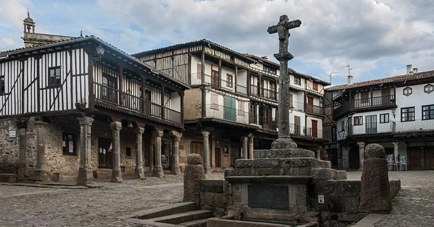 ¿Buscando una última escapada en agosto? Este rincón verde con casa de piedra en Castilla y León te va a enamorar