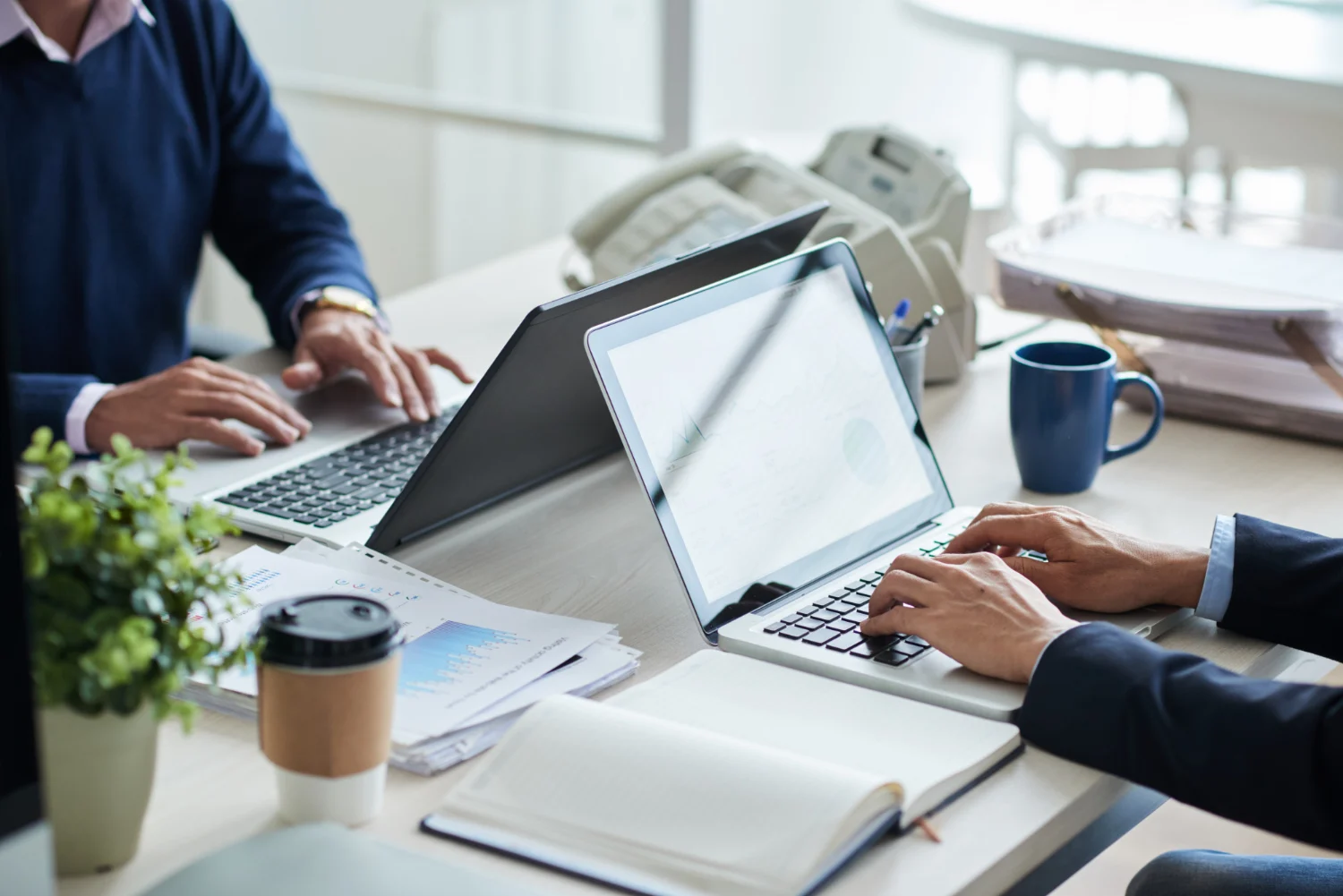 Que tu profesión aparezca en esta lista no es una condena, sino una llamada de atención urgente para que tomes las riendas de tu futuro en LinkedIn y más allá.