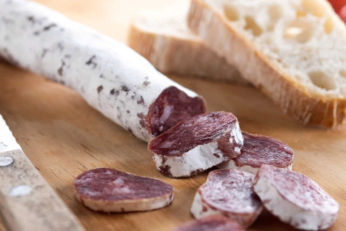 Alerta alimentaria en España: Se detecta salmonella en múltiples marcas de fuet