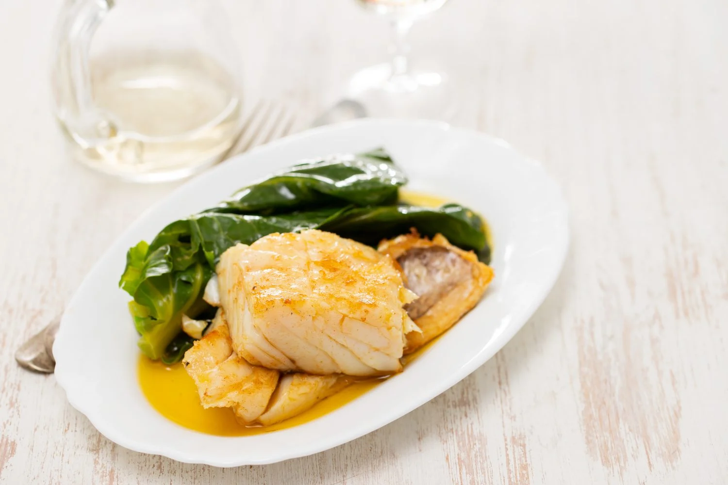El secreto del bacalao confitado que triunfa en la alta cocina (y es fácil de hacer)