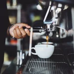 Juan Medina (62) nos explica por qué tu café queda horrible: «El 90% de los españoles prepara el café mal»