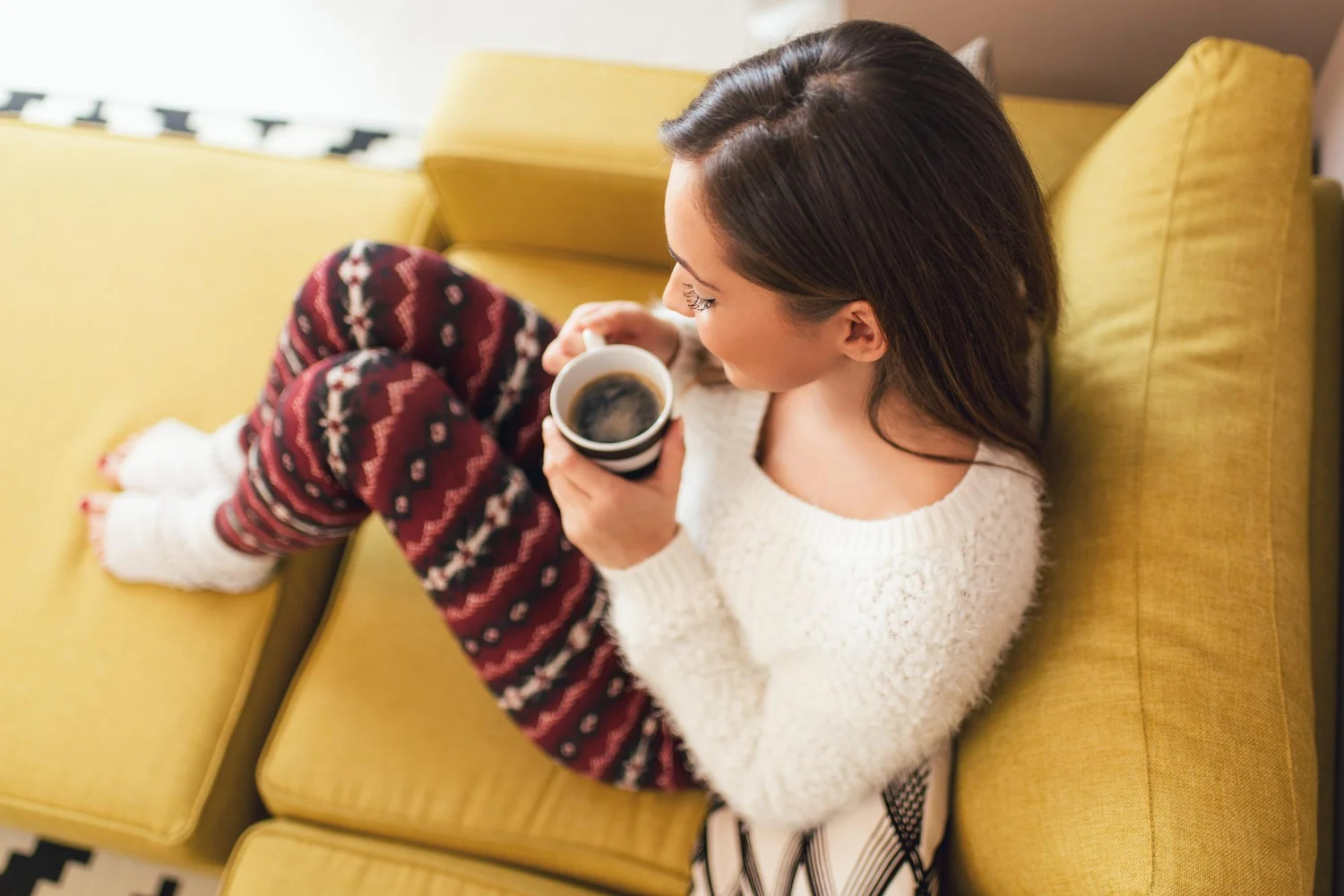 ¿TU CAFÉ MATUTINO TE ESTÁ ROBANDO EL DESCANSO NOCTURNO?