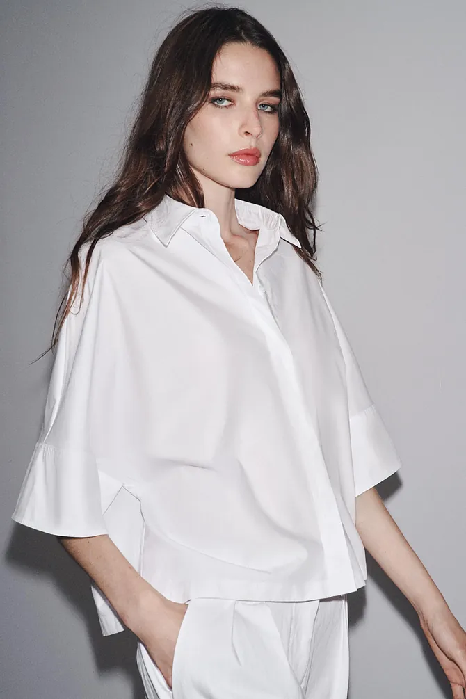 Básicos que salvan: la camisa blanca de algodón